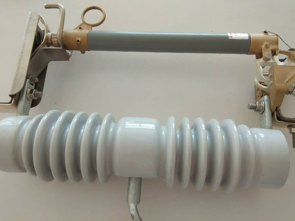 熔断器